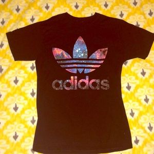 Adidas t-shirt. 🖤